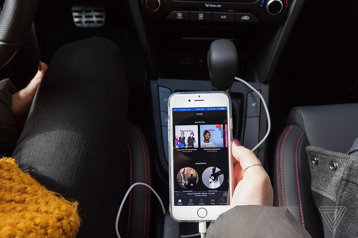 Bạn có thể kiểm tra xem chiếc xe hơi của mình có thuộc hơn 600 mẫu xe hỗ trợ Apple CarPlay không trên trang web của Apple