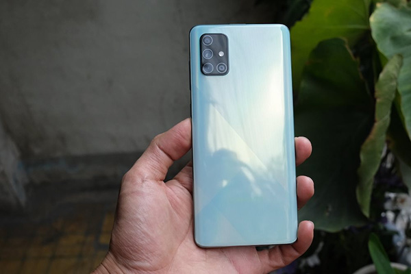 Galaxy A71 trang bị 4 camera có giá 10 triệu đồng