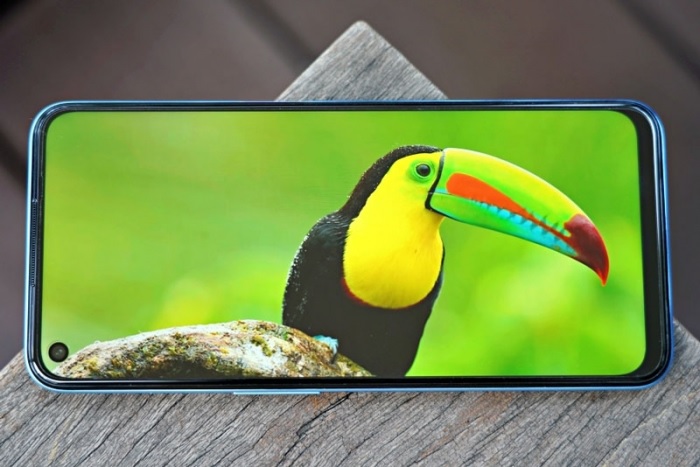 Realme 8 5G nhỉnh hơn so với màn hình trên Realme 8