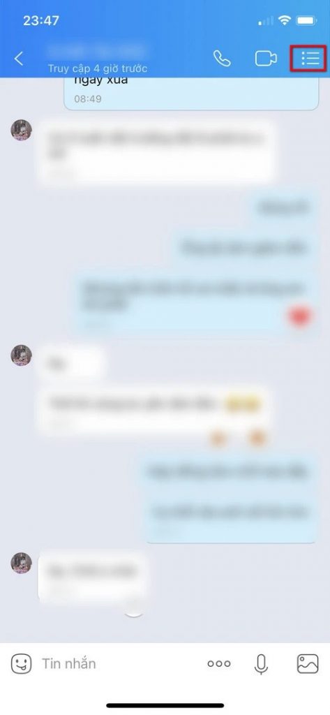Nhấn chọn biểu tượng ba dấu gạch ngang ở góc trên cùng bên phải trong cửa sổ nhắn tin