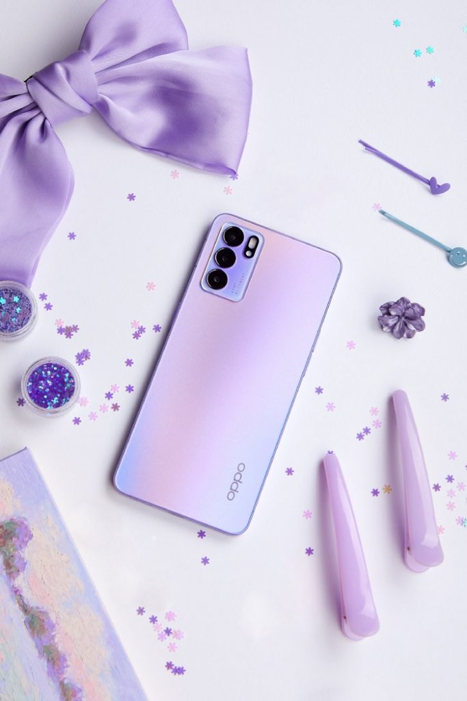 Mặt lưng của máy vô cùng ấn tượng