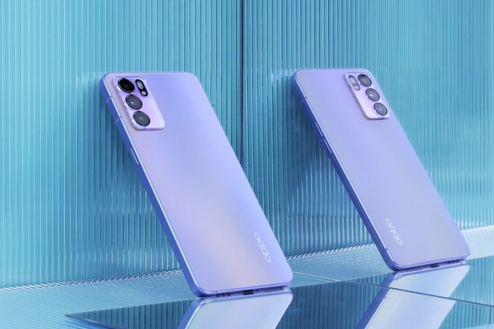 Mặt lưng của máy được hoàn thiện bằng chất liệu nhựa nhám