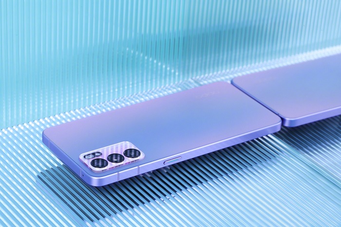 Cụm camera phía sau vô cùng nổi bật