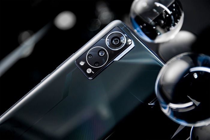 Cụm camera sau của ZTE Axon 30 5G được thiết kế khá độc đáo