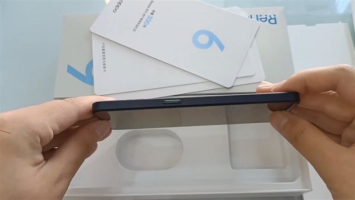 Cạnh phải của máy