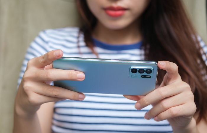 OPPO Reno6 Z 5G hỗ trợ 5G cho kết nối internet nhanh chóng