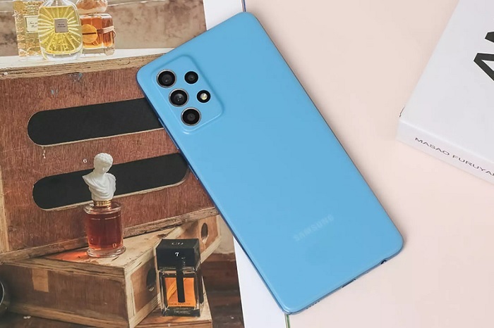 Galaxy A52 5G hiện được bán với giá 10,7 triệu đồng.