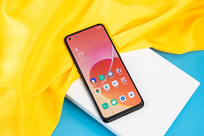 Reno6 Z 5G đi kèm màn hình 6.43 inch, sử dụng tấm nền AMOLED, độ phân giải full HD+ và tần số quét 60Hz