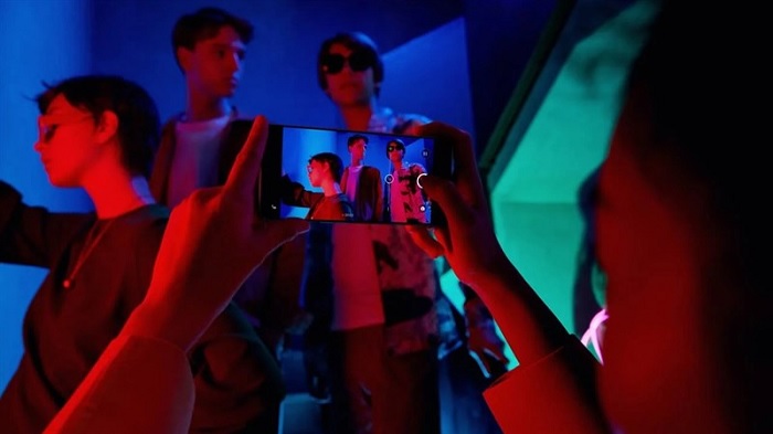 OPPO Reno6 Z 5G được trang bị màn hình đục lỗ thời thượng
