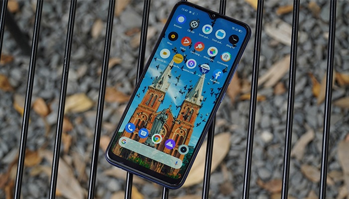 Dù không phải smartphone có cấu hình mạnh nhất tuy nhiên nó được trang bị viên pin siêu khủng 6000mAh