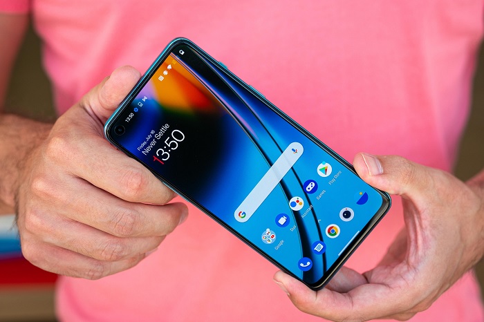POCO F3 GT vượt trội hơn OnePlus Nord 2 5G về thời lượng pin
