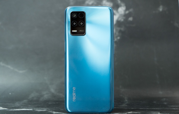 Realme 8 5G sử dụng thiết kế Dynamic Speed Light khá ấn tượng