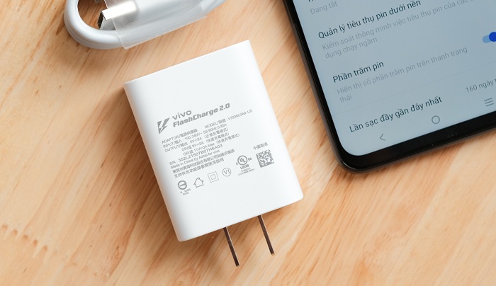 Y53s đi kèm viên pin 5.000 mAh và được hỗ trợ sạc nhanh 33W