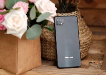 trên tay Galaxy A22 5G