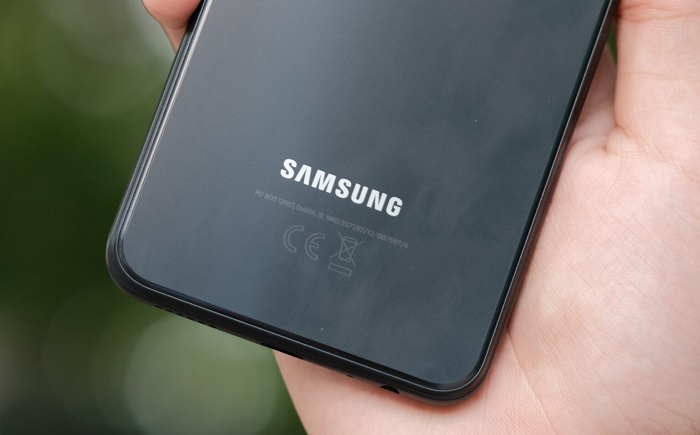 Phần thân dưới là logo Samsung quen thuộc