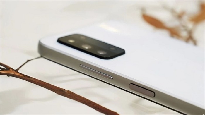 Cạnh phải là nơi đặt phím tăng giảm âm lượng và phím nguồn kiêm cảm biến vân tay