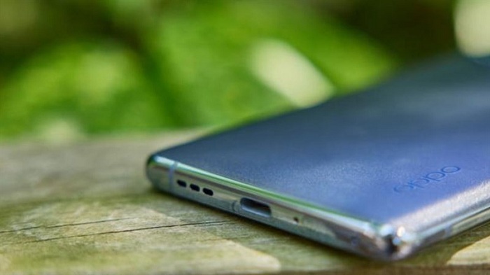 Các góc cạnh được làm bằng khung nhôm chắc chắn