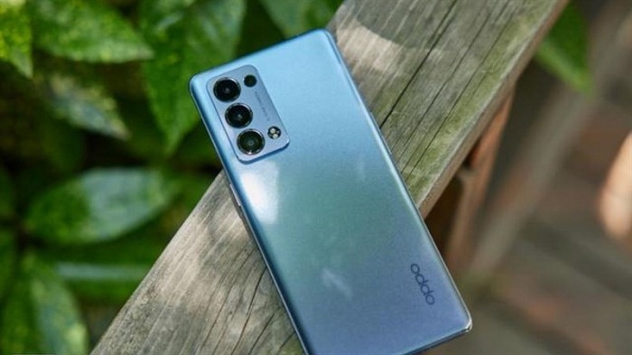 Logo OPPO được đặt khéo léo ở mặt sau của máy