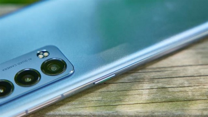 Cạnh phải của OPPO Reno6 Pro+ là nơi đặt nút nguồn