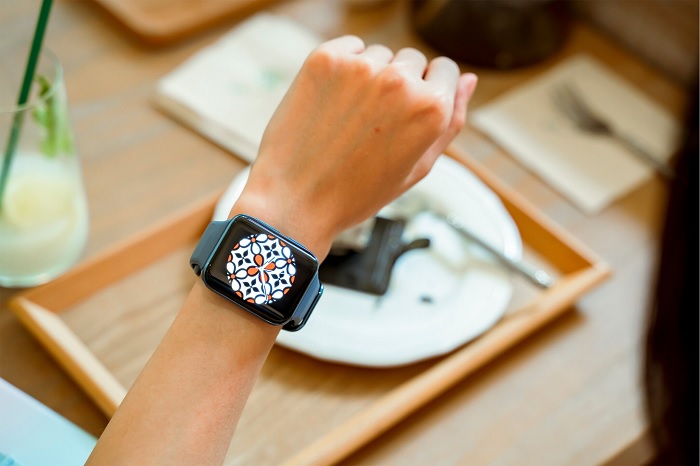 Tích hợp hơn 100 chế độ thể thao và có thể tự động nhận dạng 6 môn thể thao