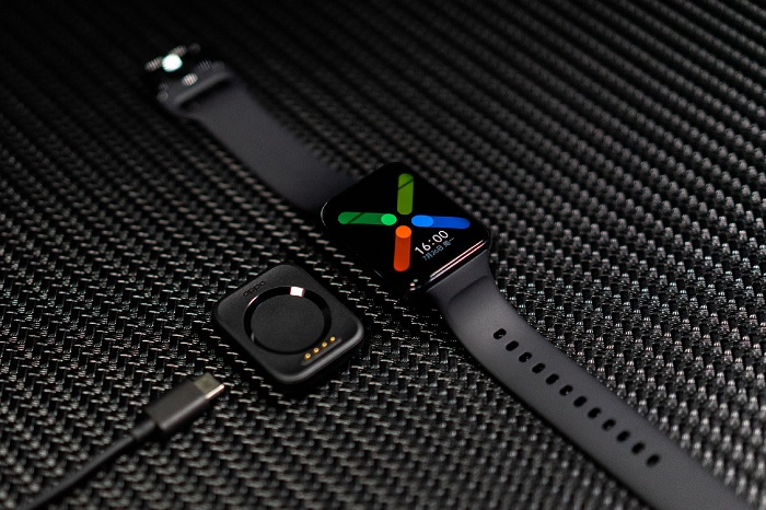 Sản phẩm gồm 2 phiên bản mặt đồng hồ với kích thước lần lượt là 42mm và 46mm