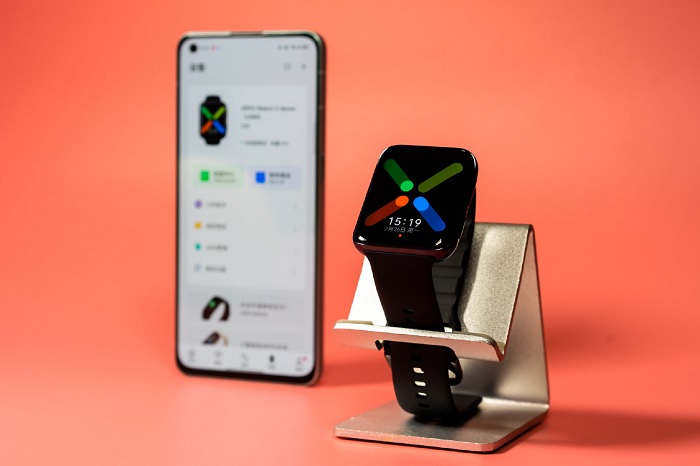 Mặt đồng hồ dạng hình vuông với kích thước lần lượt là 1.75 inch và 1.91 inch