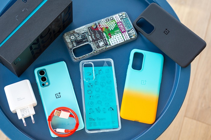 OnePlus Nord 2 và các phụ kiện đi kèm