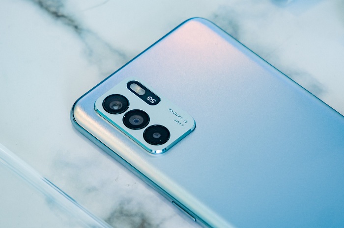 Cận cảnh camera sau của Reno6 Z 5G