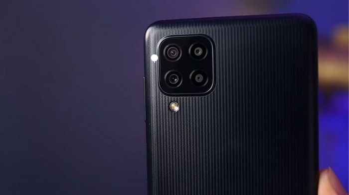 Cận cảnh cụm camera sau trên Galaxy F22