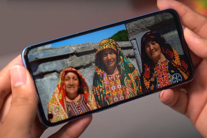 Realme 8 5G cho cảm giác cầm thoải mái