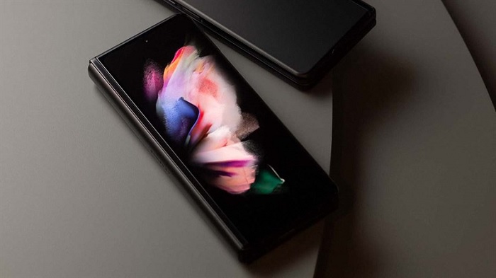 Màn hình gập mở của Galaxy Z Fold3 5G đã được cải tiến mỏng hơn rất nhiều