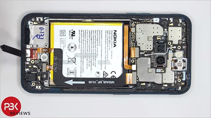 Bên trong điện thoại Nokia XR20