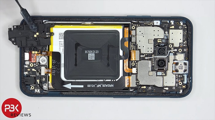 Nokia XR20 sau khi đã tháo pin ra