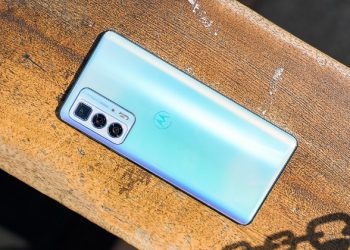 Cận cảnh Motorola Edge S Pro