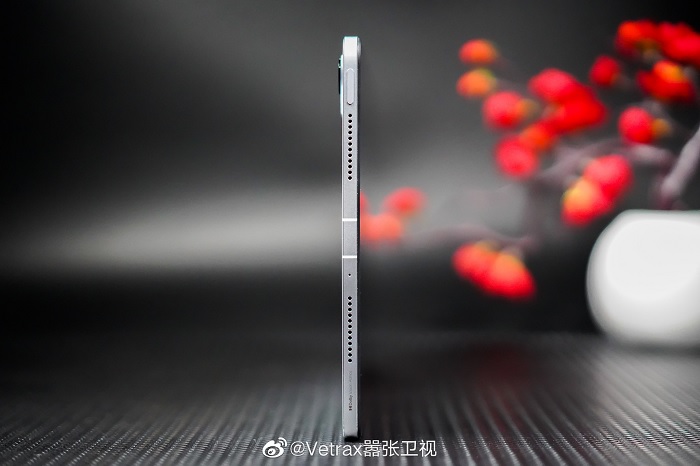 Đỉnh máy đi kèm 2 dải loa