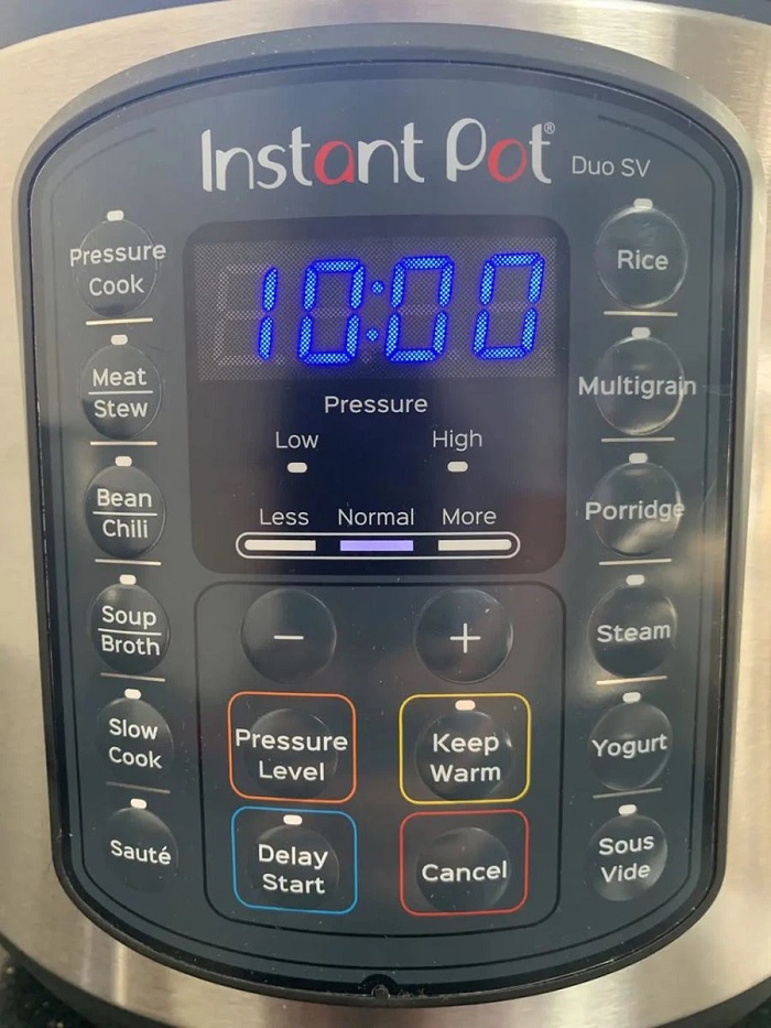 Bảng điều khiển của một mẫu nồi áp suất điện