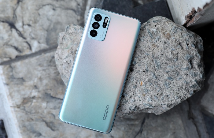 Kích thước mỏng gọn, mang lại cảm giác cầm nắm và sử dụng bằng một tay rất thoải mái