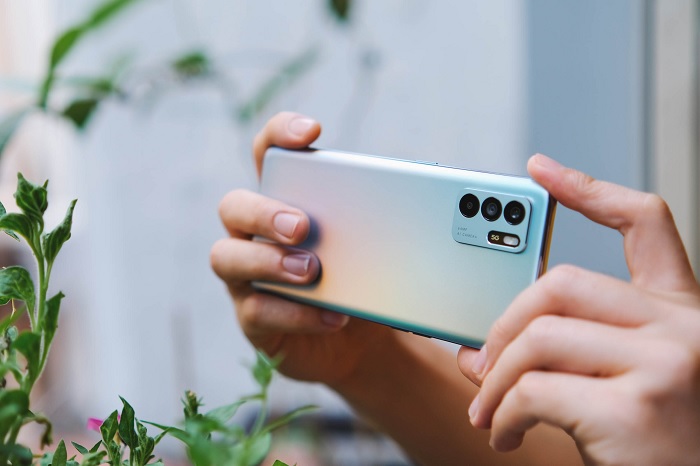 Reno6 Z 5G được trang bị cụm 3 camera với camera chính 64MP
