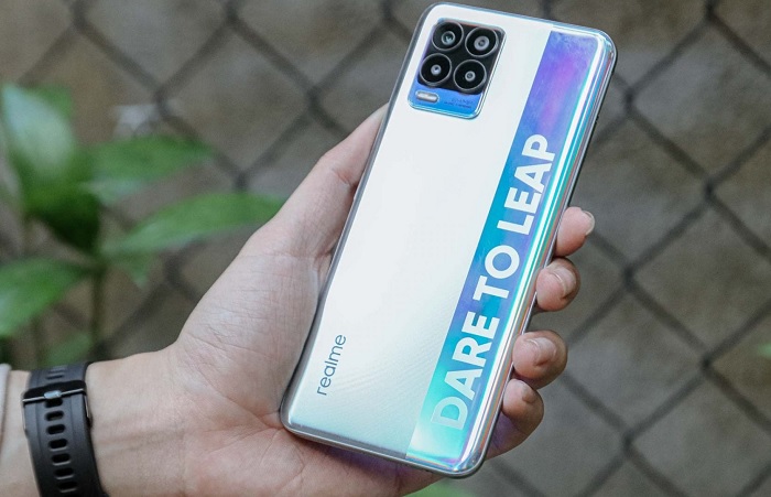 Thiết kế mặt lưng của Realme 8