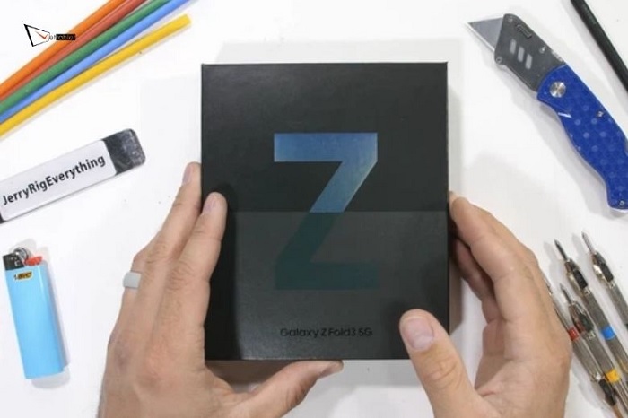 Galaxy Z Fold3 5G được đem ra tra tấn