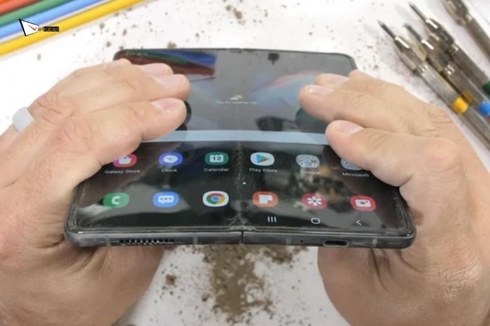 Thử bẻ cong Galaxy Z Fold3 5G