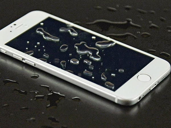 Máy bị va đập mạnh, dính nước cũng có thể là nguyên nhân