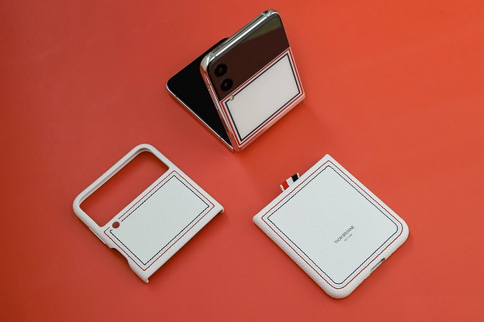 Galaxy Z Flip3 5G và ốp lưng da