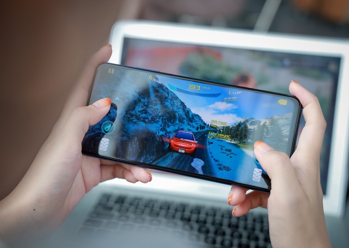 POCO X3 NFC cũng là một chiếc smartphone Xiaomi dưới 7 triệu hoàn hảo để chơi game