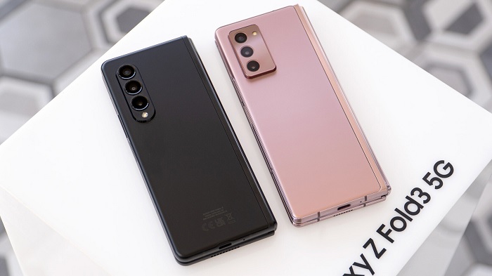 Kích thước tổng thể và trọng lượng của Galaxy Z Fold3 5G có phần gọn nhẹ hơn so với phiên bản cũ