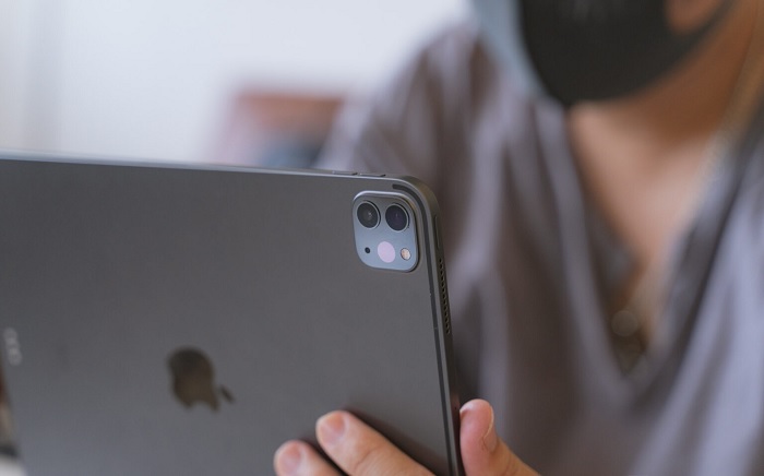 Mi Pad 5 Pro chỉ hỗ trợ nano SIM cho bản 5G, còn iPad Pro 11 2021 hỗ trợ cả nano SIM và eSIM