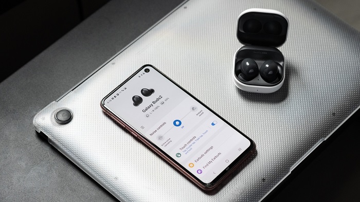 Kết nối với tai nghe qua Galaxy Wearable