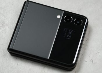 trên tay Galaxy Z Flip3 5G