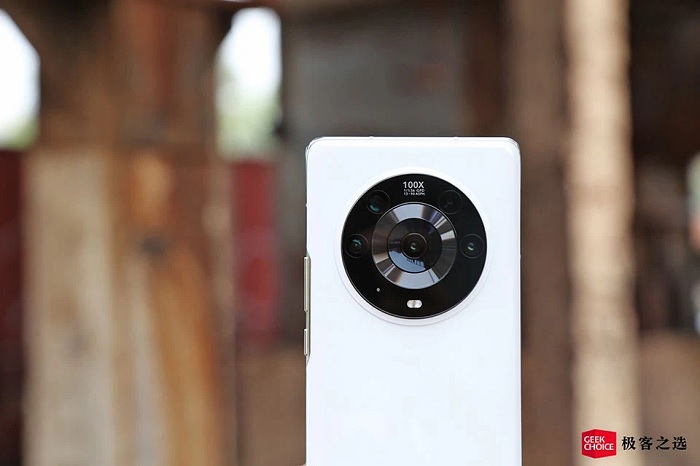 Sản phẩm sở hữu thiết kế tương tự như Mate 40 Pro