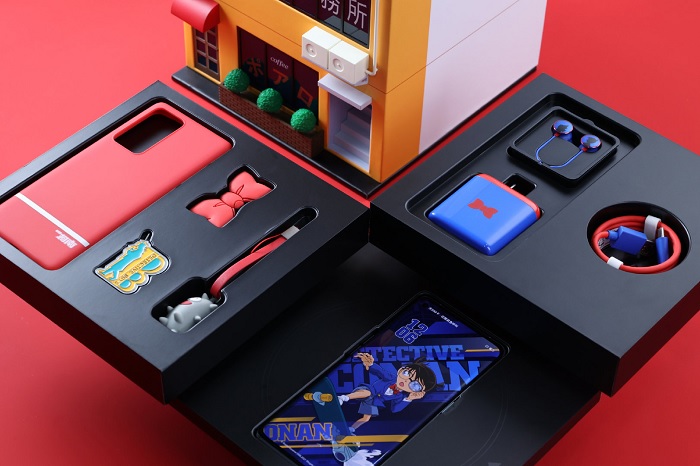Bộ phụ kiện đi kèm được tùy chỉnh phù hợp với phong cách của Reno6 Pro+ Detective Conan